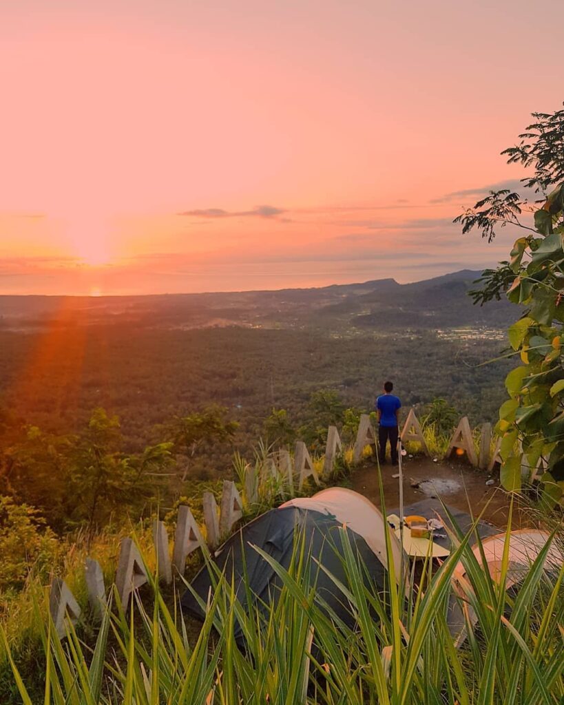 7 Rekomendasi Tempat Camping Terindah di Bali yang Mempesona 7 Tempat Camping di Bali Bukit Surga